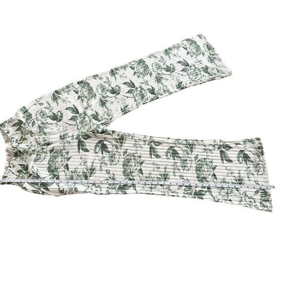 NEW CHASER Rose Print Toile Flare Leg Pull-on Pants Smocked Waist Size Small - Picture 9 of 9